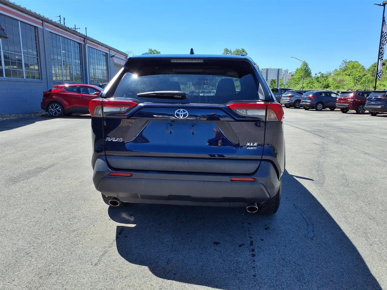 Used 2019 Toyota RAV4 XLE w/ Carpet Mat Package AWD/4WD image 4