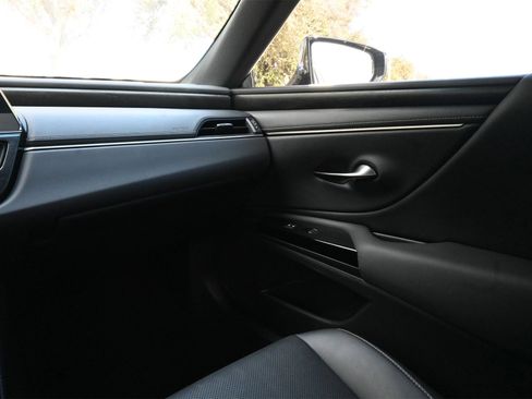 Used 2022 Lexus ES 350 w/ Premium Package image 8