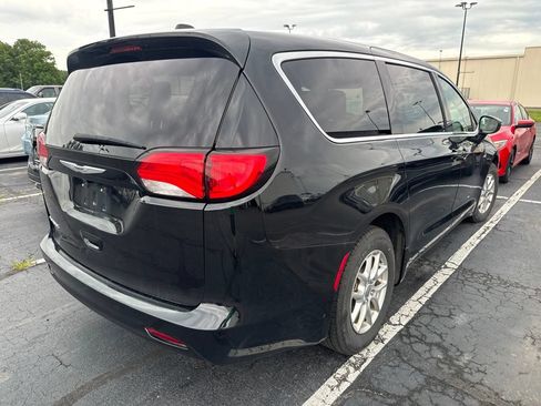 Used 2024 Chrysler Voyager LX FWD image 3