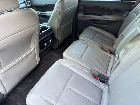 Used 2018 Ford Expedition XLT w/ Equipment Group 201A RWD image 12