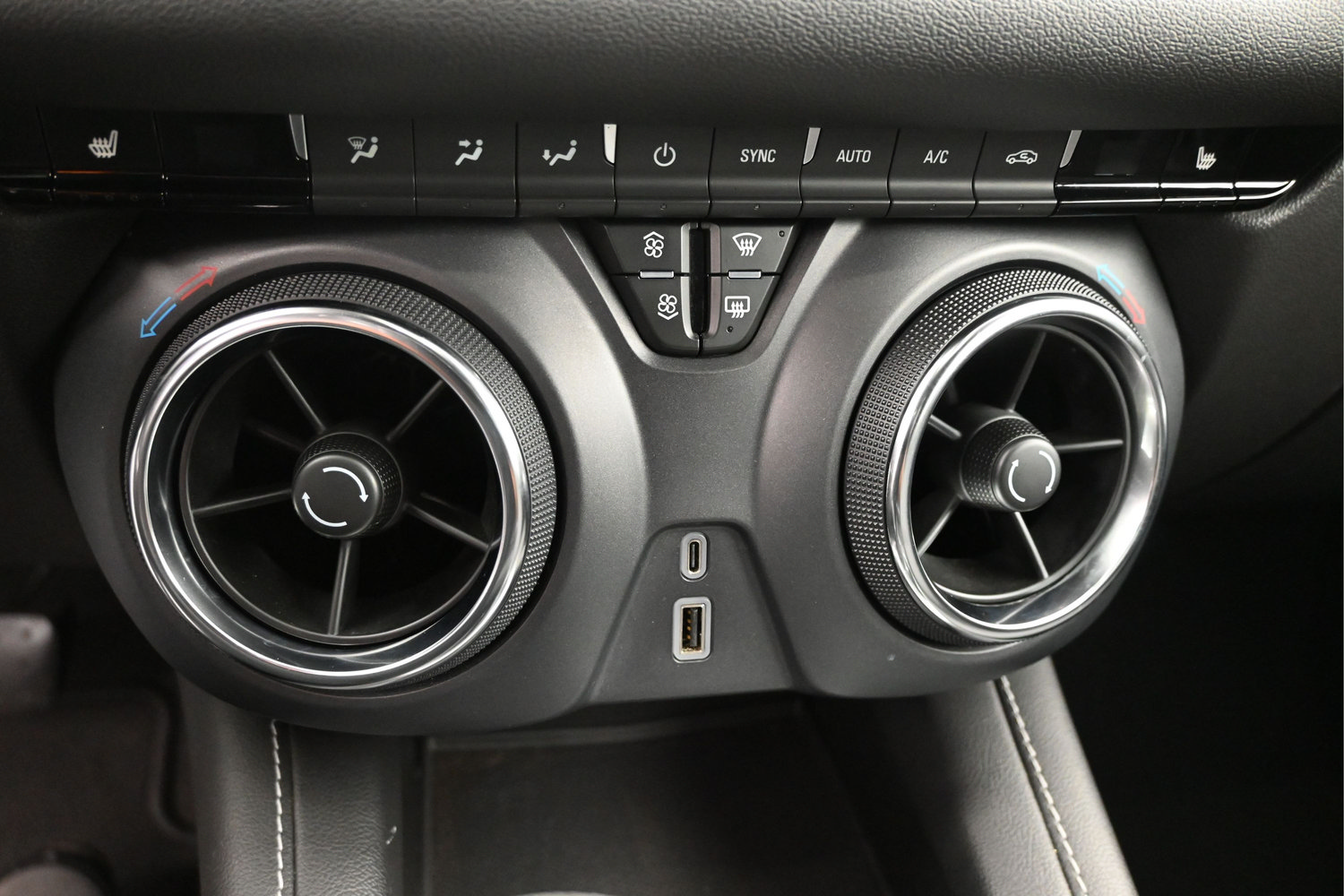 Used 2025 Chevrolet Blazer LT FWD image 22