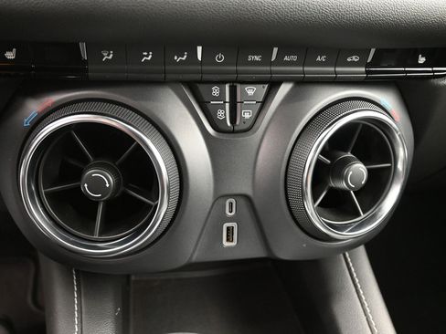 Used 2025 Chevrolet Blazer LT FWD image 22