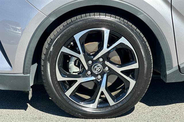 Used 2019 Toyota C-HR Limited FWD image 30