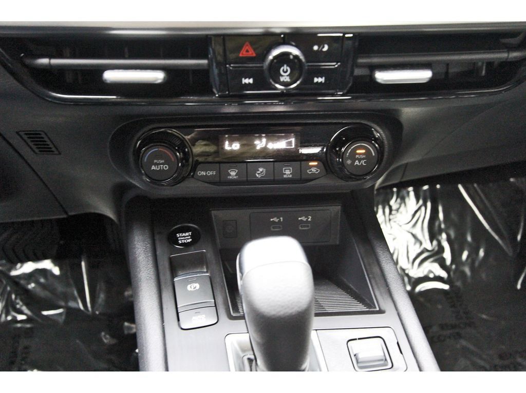 Used 2026 Nissan Kicks SV FWD image 25