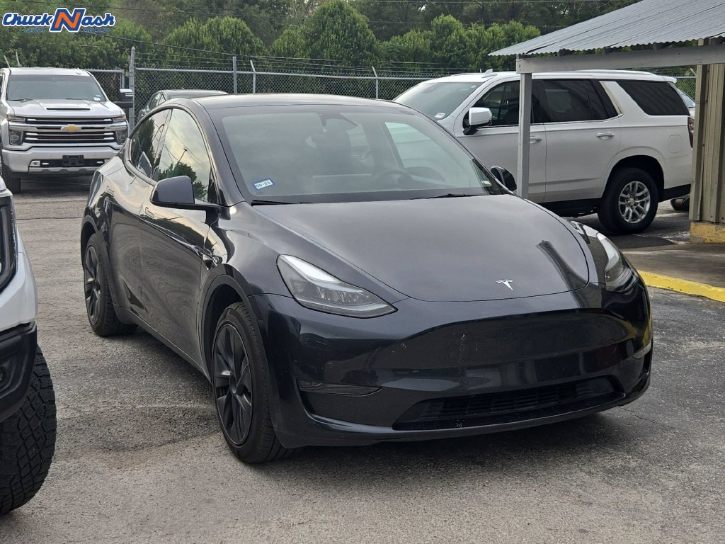 Used 2024 Tesla Model Y 2WD image 1