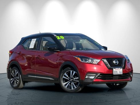 Used 2020 Nissan Kicks SR w/ SR Premium Package FWD image 2