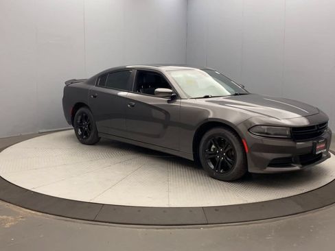 Used 2022 Dodge Charger SXT w/ Leather Interior Group RWD image 7