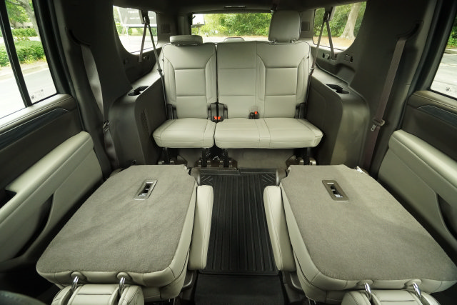 Used 2024 GMC Yukon XL SLT w/ SLT Luxury Package AWD/4WD image 21