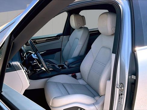 Certified 2021 Porsche Cayenne AWD/4WD image 5