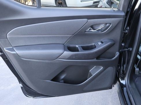 Used 2023 Chevrolet Traverse LT image 25