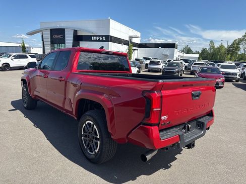 Used 2025 Toyota Tacoma TRD Sport AWD/4WD image 3