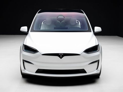 Used 2023 Tesla Model X Plaid image 6