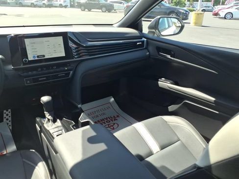Used 2025 Toyota Camry SE w/ Convenience Package FWD image 11