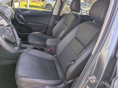 Used 2021 Volkswagen Tiguan SE image 18