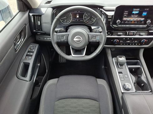 Certified 2025 Nissan Pathfinder SV w/ SV Premium Package AWD/4WD image 11