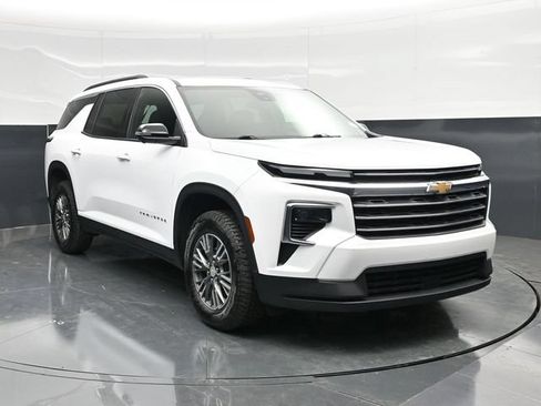 Used 2024 Chevrolet Traverse LT AWD/4WD image 5