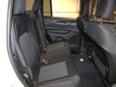 New 2025 Jeep Grand Cherokee Laredo X w/ Luxury Tech Group I image 32