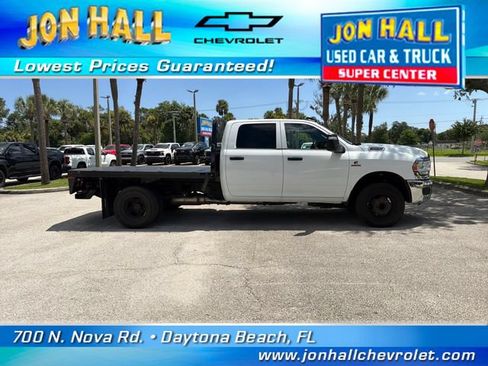 Used 2023 RAM 3500 Tradesman w/ Chrome Appearance Group AWD/4WD image 14