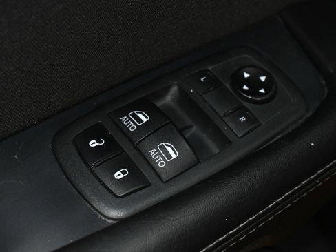 Used 2020 Dodge Challenger SXT image 44