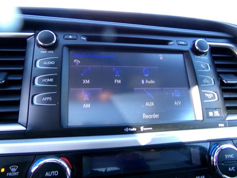 Used 2015 Toyota Highlander XLE image 14