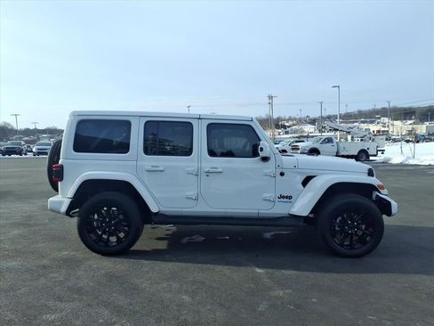 Used 2021 Jeep Wrangler Unlimited Sahara AWD/4WD image 6