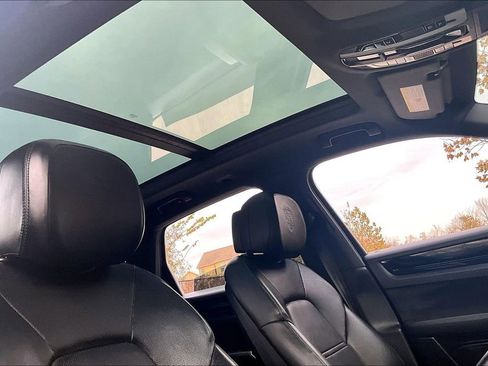 Used 2023 Porsche Cayenne Platinum Edition image 22