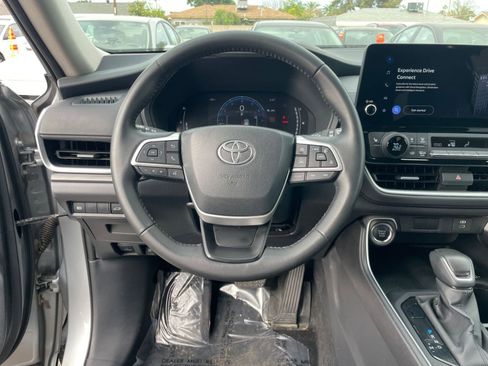 Used 2025 Toyota Grand Highlander FWD image 29