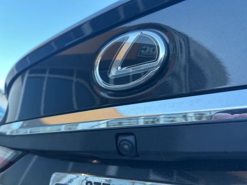 Used 2025 Lexus ES 300h w/ Premium Package image 18