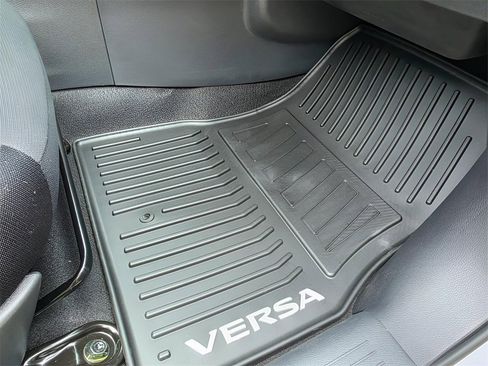 New 2025 Nissan Versa SR w/ Trunk Package image 11