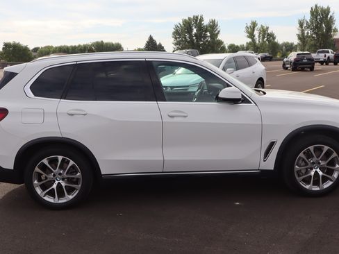 Used 2023 BMW X5 xDrive40i w/ Premium Package AWD/4WD image 8