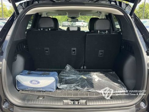 Used 2023 Ford Escape Platinum w/ Premium Technology Package AWD/4WD image 24