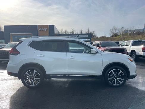 Used 2019 Nissan Rogue SL w/ Premium Package image 2