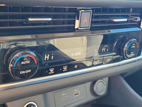 Used 2022 Nissan Rogue SV image 31