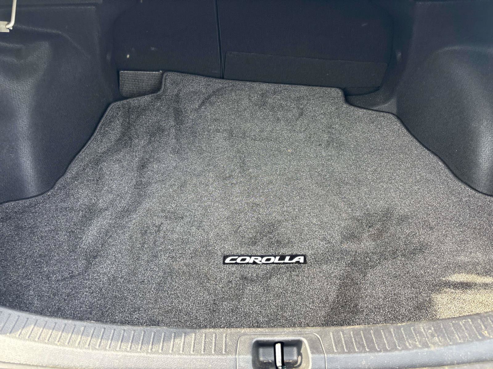 Used 2023 Toyota Corolla LE w/ Carpet Mat Package (TMS) FWD image 11
