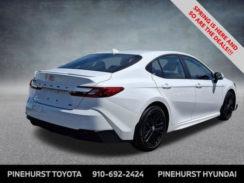 Used 2025 Toyota Camry SE image 8