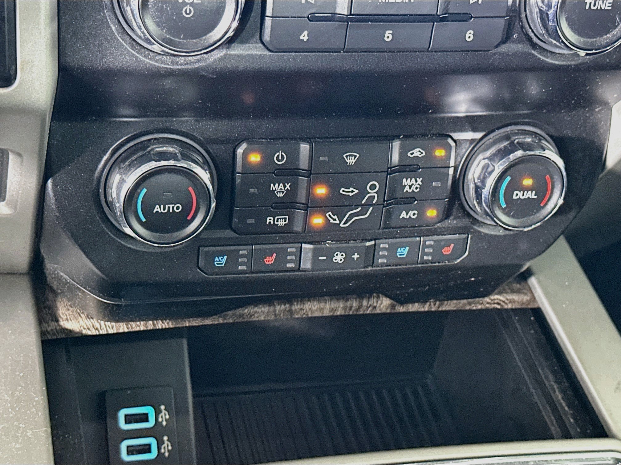 Used 2019 Ford F250 Lariat w/ Lariat Value Package AWD/4WD image 24