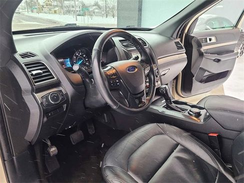 Used 2018 Ford Explorer XLT w/ Equipment Group 202A image 12