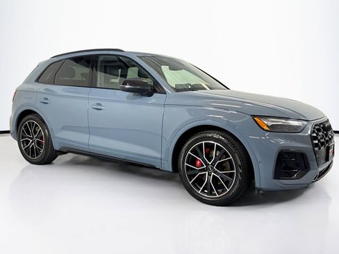 Used 2025 Audi SQ5 Prestige w/ Prestige Package AWD/4WD image 3