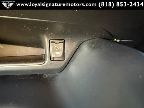 Used 2018 Toyota C-HR XLE image 25