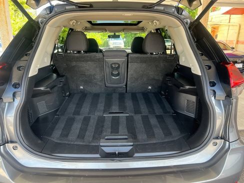 Used 2018 Nissan Rogue SV w/ Sun & Sound Touring Package AWD/4WD image 12