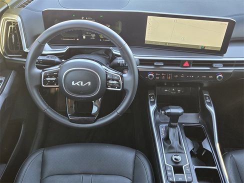 Certified 2025 Kia Sorento S image 25