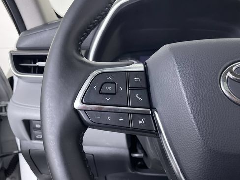 Used 2020 Toyota Highlander XLE AWD/4WD image 26
