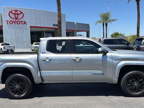 Used 2025 Toyota Tacoma SR5 image 8