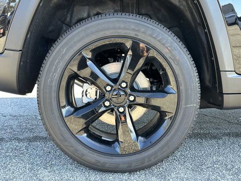 New 2025 Jeep Grand Cherokee Altitude image 17