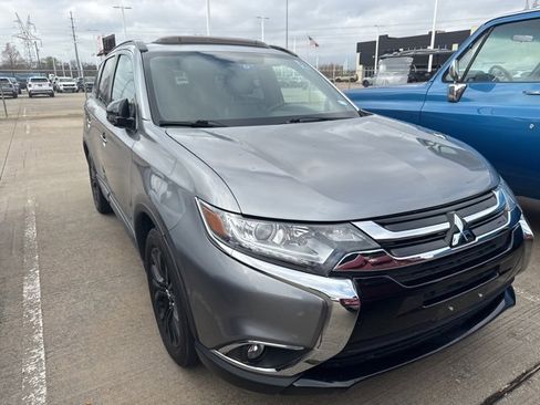 Used 2018 Mitsubishi Outlander LE image 3