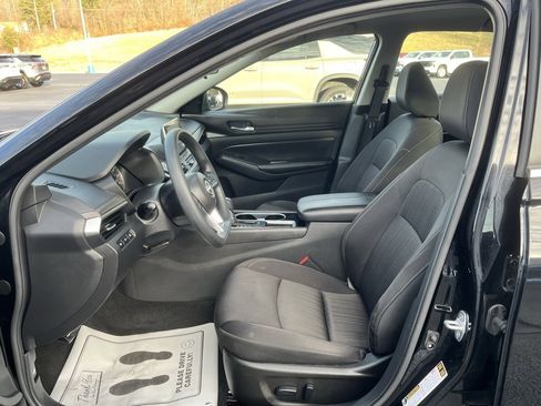 Used 2024 Nissan Altima 2.5 SV image 12