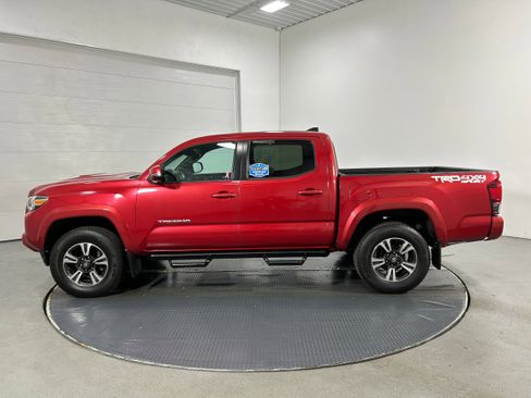 Used 2019 Toyota Tacoma TRD Sport image 18