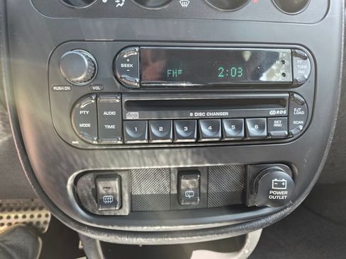 Used 2005 Chrysler PT Cruiser Limited w/ Chrome Accents Group FWD image 28