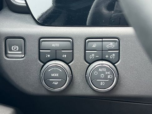 Certified 2025 Chevrolet Silverado 1500 LTZ image 42