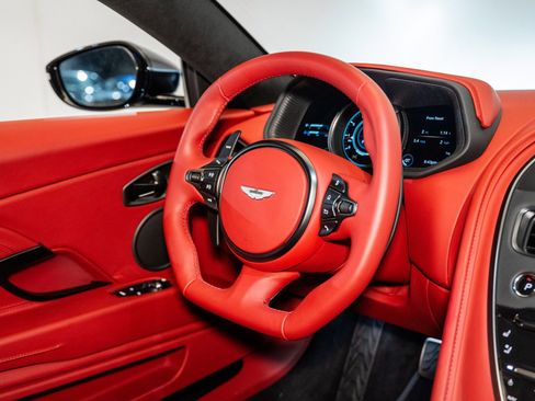 Used 2023 Aston Martin DB11 Coupe image 20